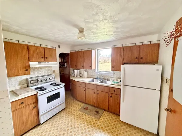 $1,300 | 7817 National Pike East, Uniontown, PA 15401