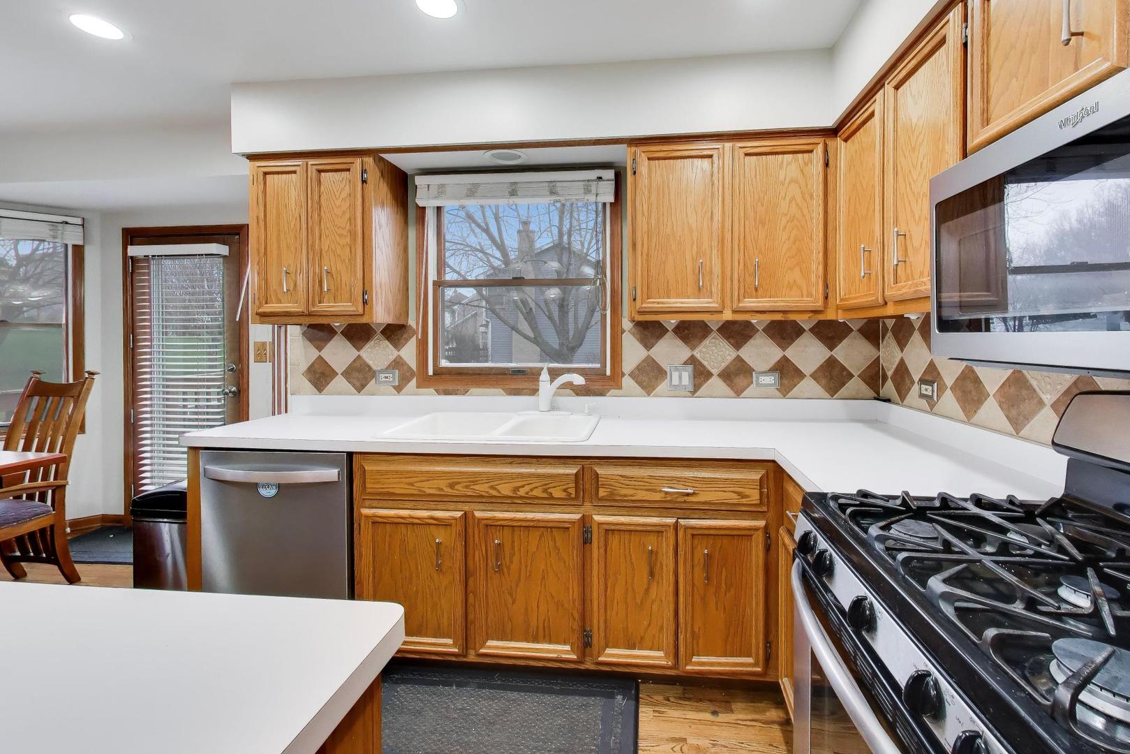 873 Hampton Drive Carol Stream, IL 60188 - Photo 14 of 43 a kitchen with a stove and a sink