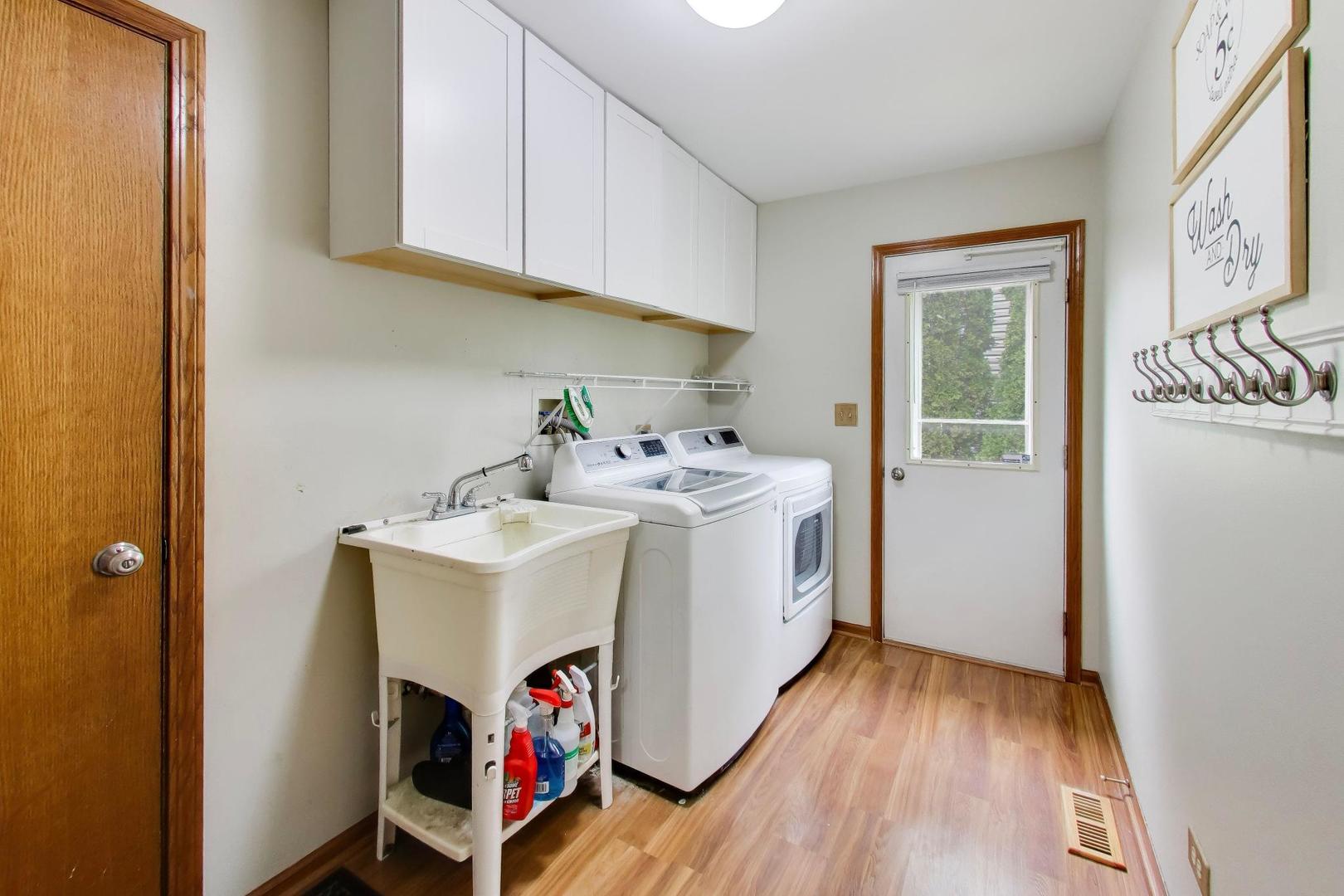 873 Hampton Drive Carol Stream, IL 60188 - Photo 21 of 43 a utility room with dryer and washer
