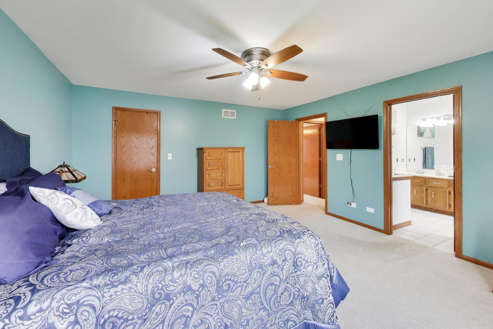 873 Hampton Drive Carol Stream, IL 60188 - Photo 24 of 43 a bedroom with a large bed and a large closet