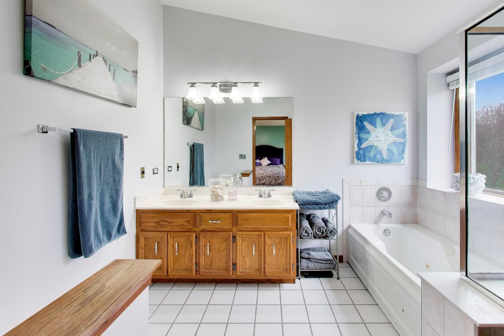 873 Hampton Drive Carol Stream, IL 60188 - Photo 25 of 43 a spacious bathroom with a tub sink and mirror