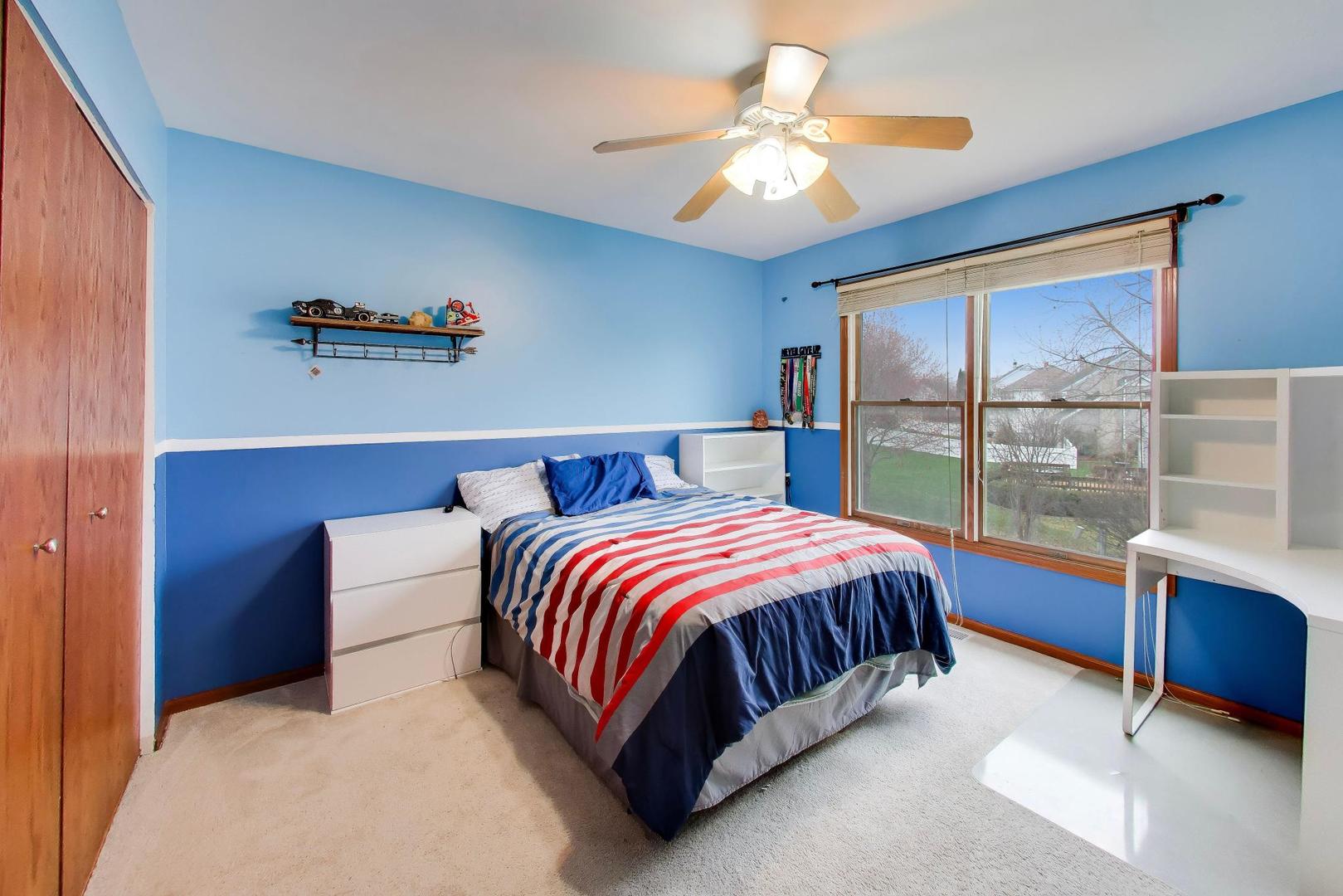 873 Hampton Drive Carol Stream, IL 60188 - Photo 28 of 43 a bed sitting in a bedroom next to a window
