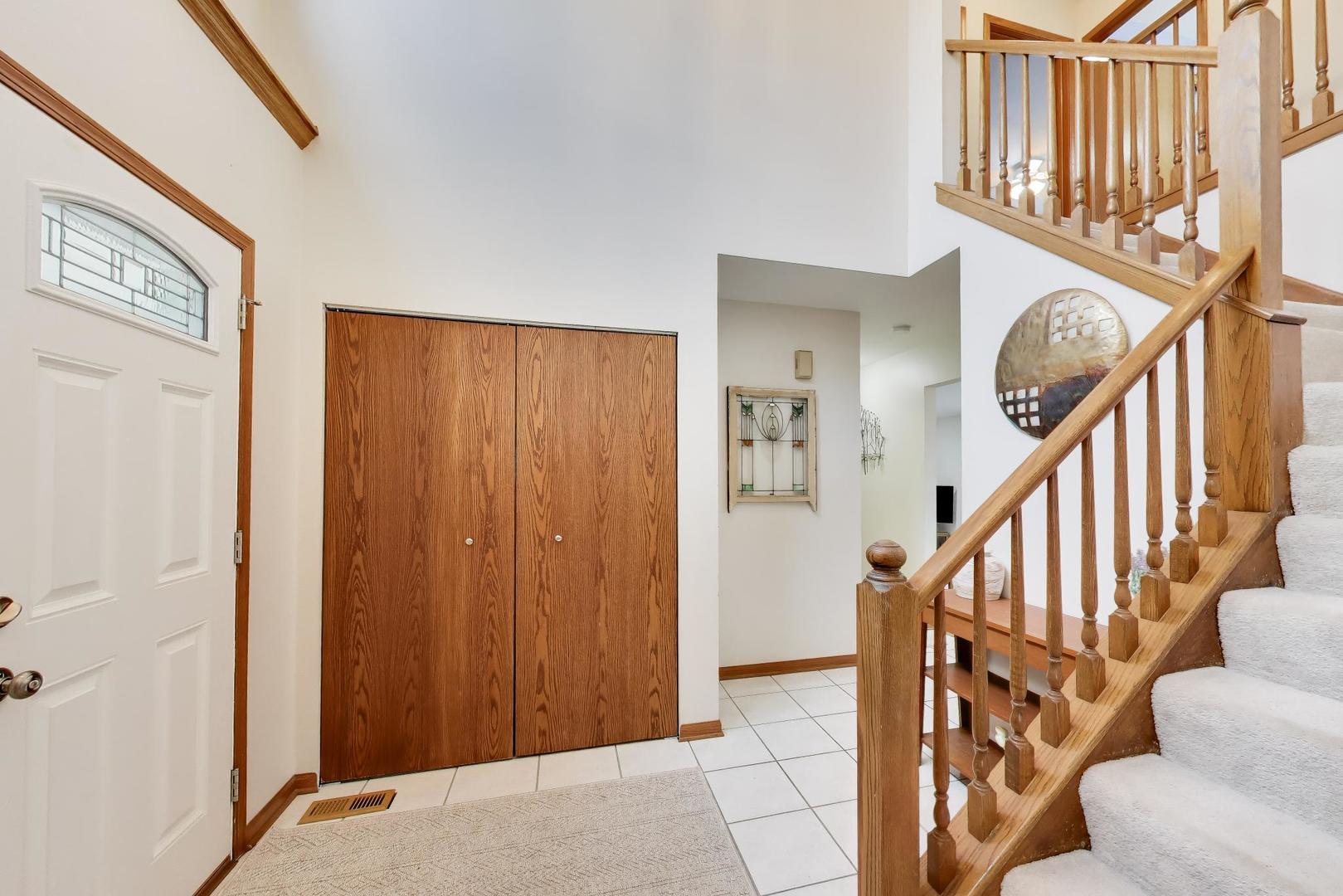 873 Hampton Drive Carol Stream, IL 60188 - Photo 5 of 43 a view of an entryway with wooden floor