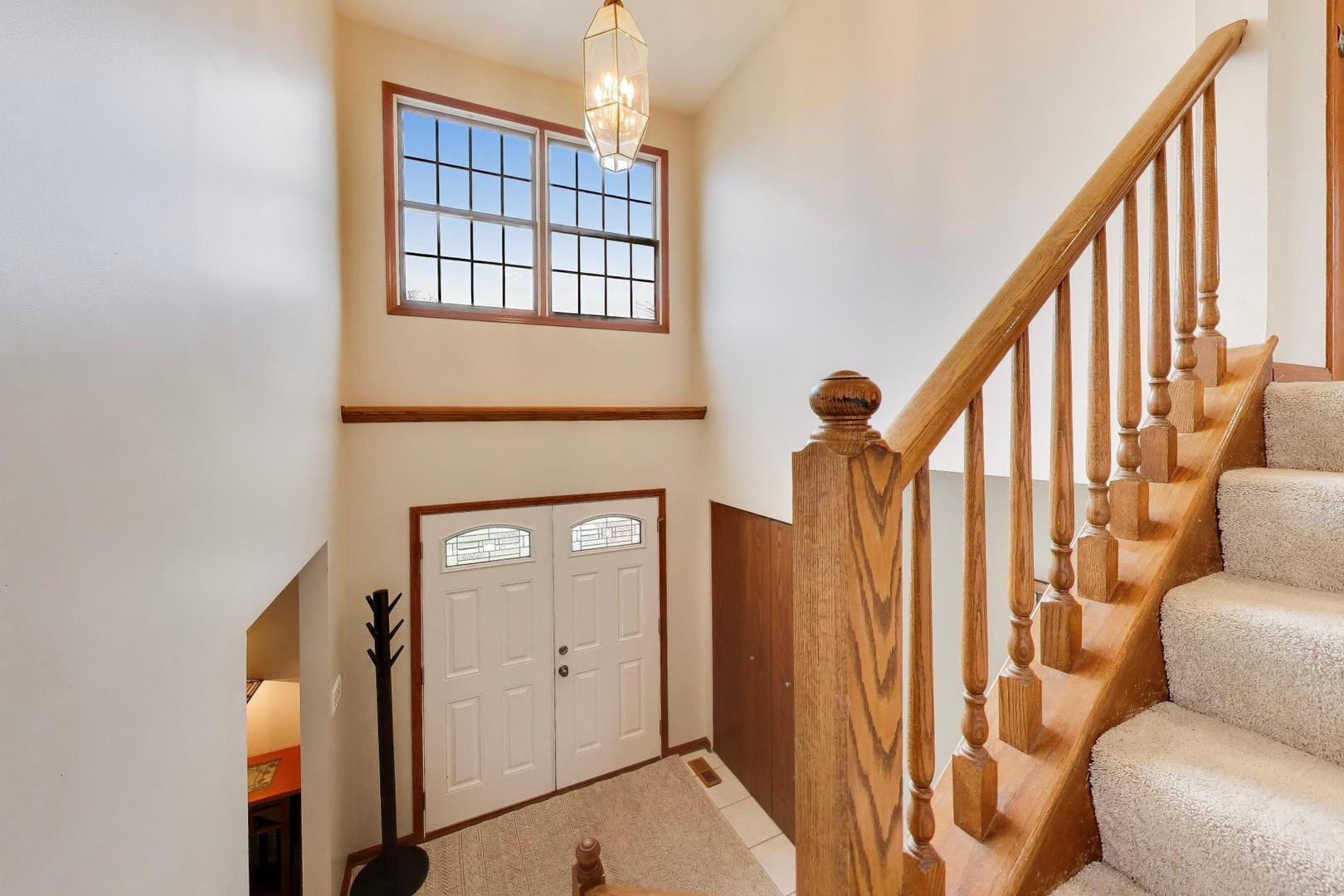873 Hampton Drive Carol Stream, IL 60188 - Photo 6 of 43 a view of front door with stairs
