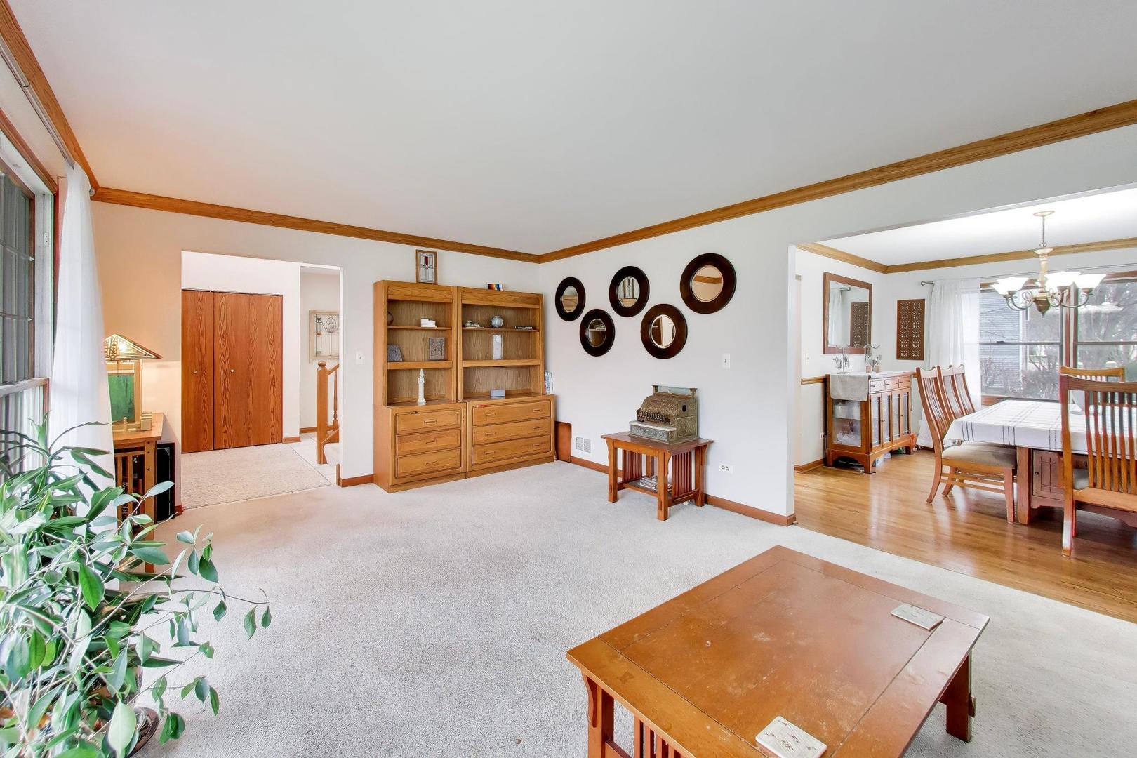 873 Hampton Drive Carol Stream, IL 60188 - Photo 8 of 43 a living room with furniture and a table