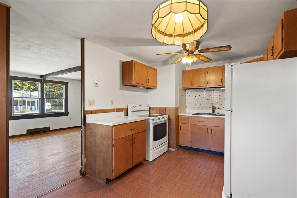 3 Ronna Road Gloucester, MA 01930 - Photo 4 of 22 Gallery Image 4