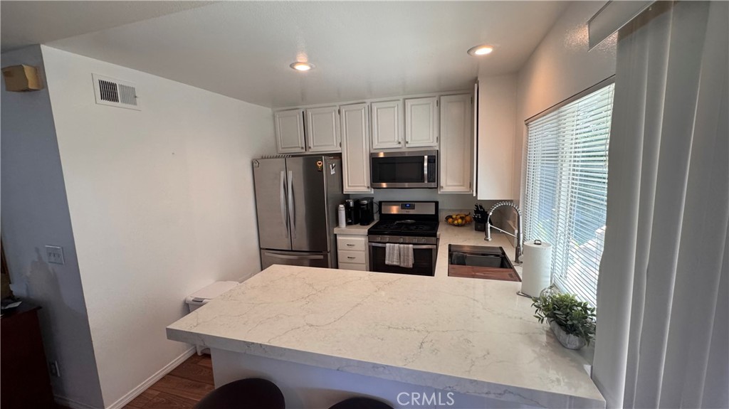 3942 Lecont Court Simi Valley, CA 93063 - Photo 6 of 22