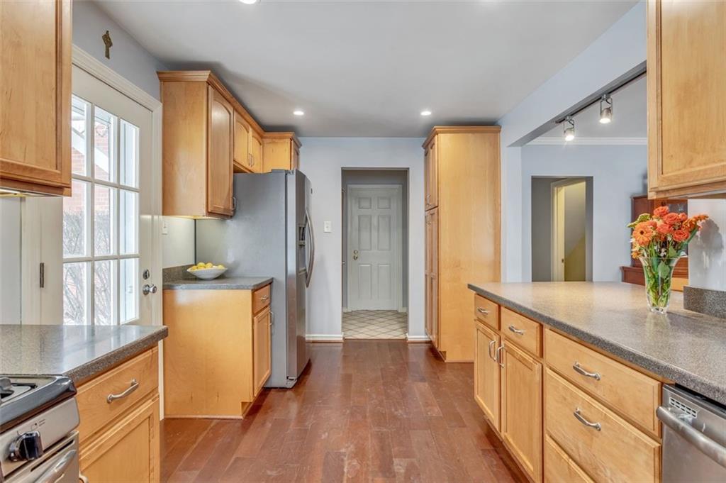 118 Lambeth Drive Pittsburgh, PA 15241 - Photo 7 of 25