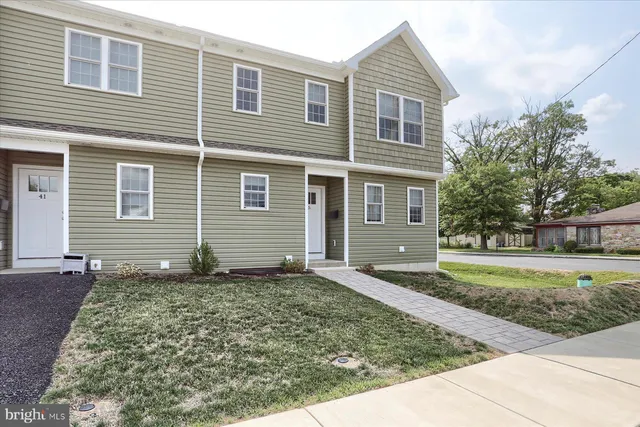 $2,300 | 45 North Penn Street, Palmyra, PA 17078