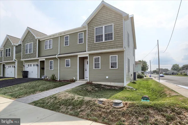 $2,300 | 45 North Penn Street, Palmyra, PA 17078