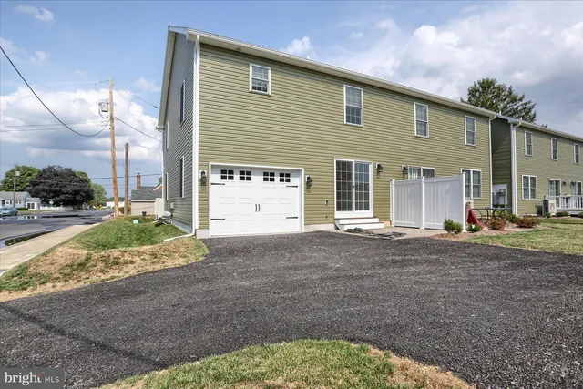 $2,300 | 45 North Penn Street, Palmyra, PA 17078
