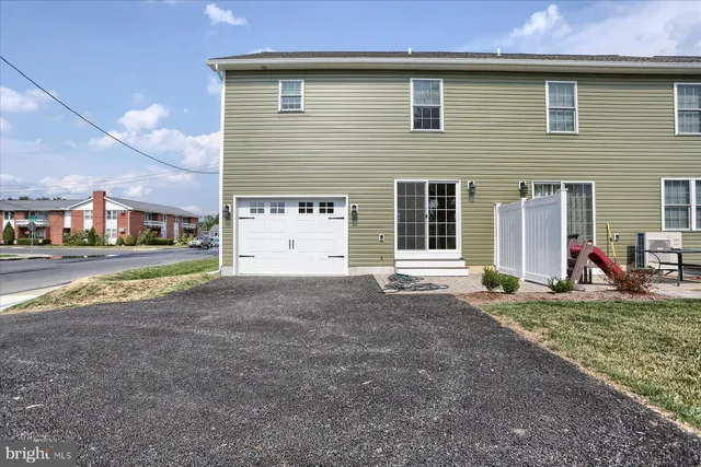 $2,300 | 45 North Penn Street, Palmyra, PA 17078