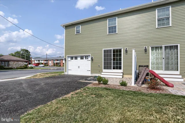 $2,300 | 45 North Penn Street, Palmyra, PA 17078