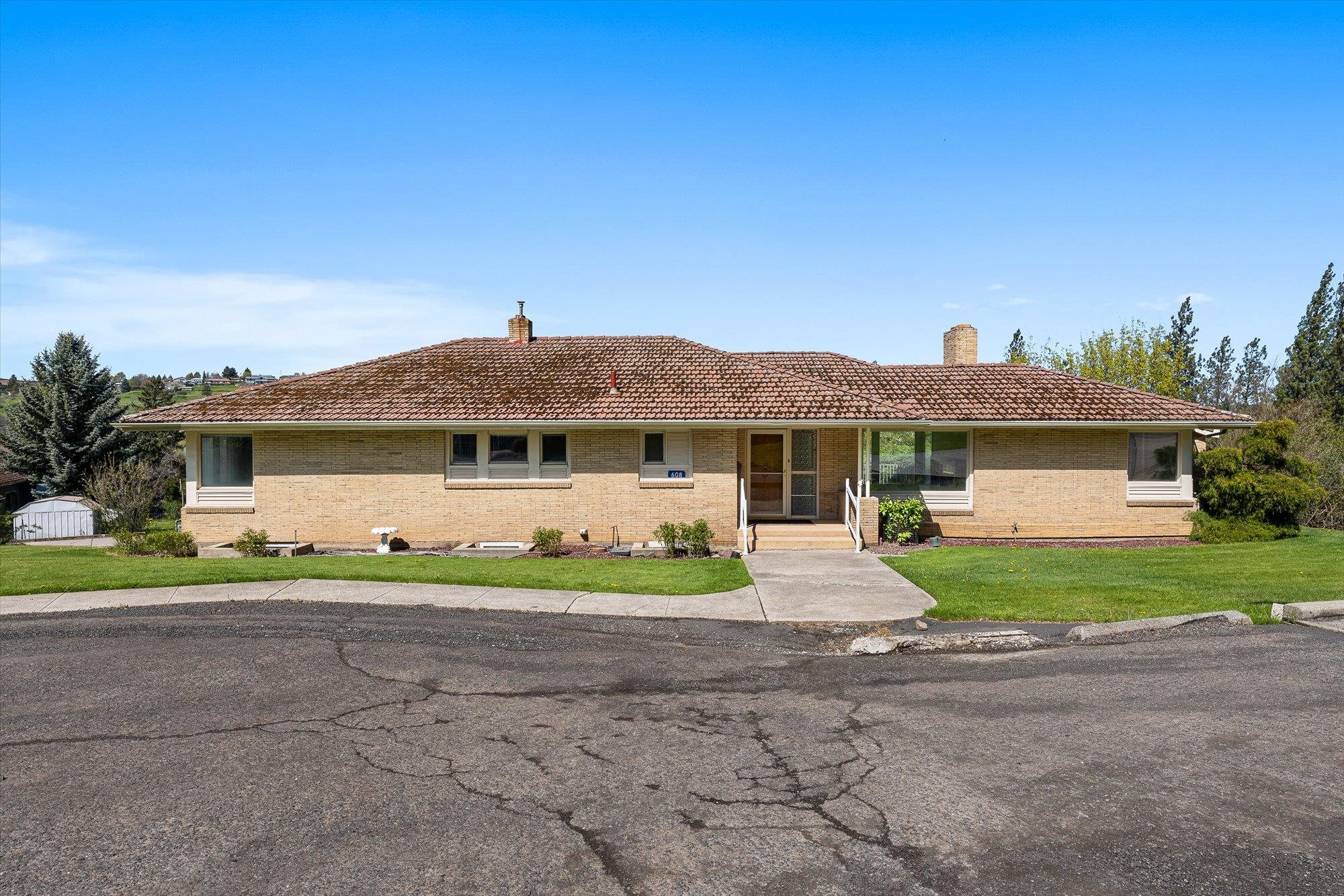 608 South G Street Colfax, WA 99111 - Photo 1 of 31
