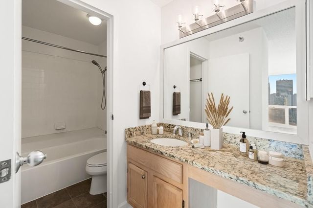 200 North Dearborn Street, Unit 4306 Chicago, IL 60601 - Photo 9 of 14