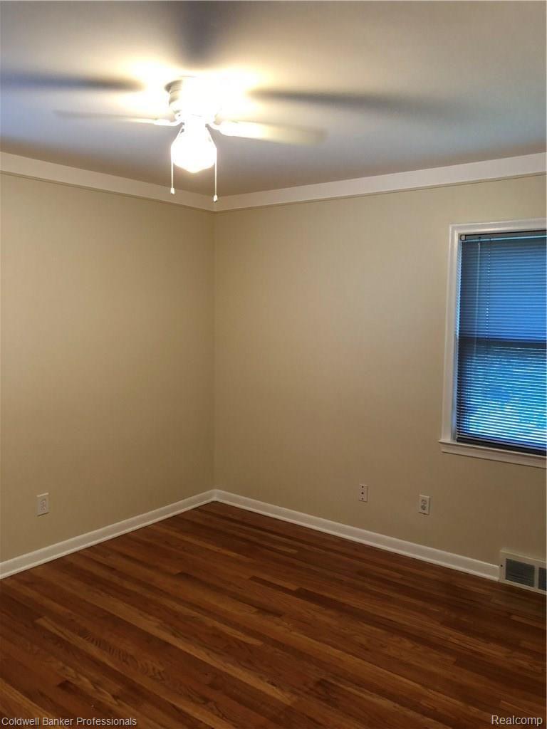 23765 Roxana Avenue Eastpointe, MI 48021 - Photo 11 of 24 19301920-6FB1-410B-9381-DC78B3AE3CAC.jpeg