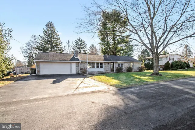 $399,750 | 14 Greenway Drive, Mechanicsburg, PA 17055