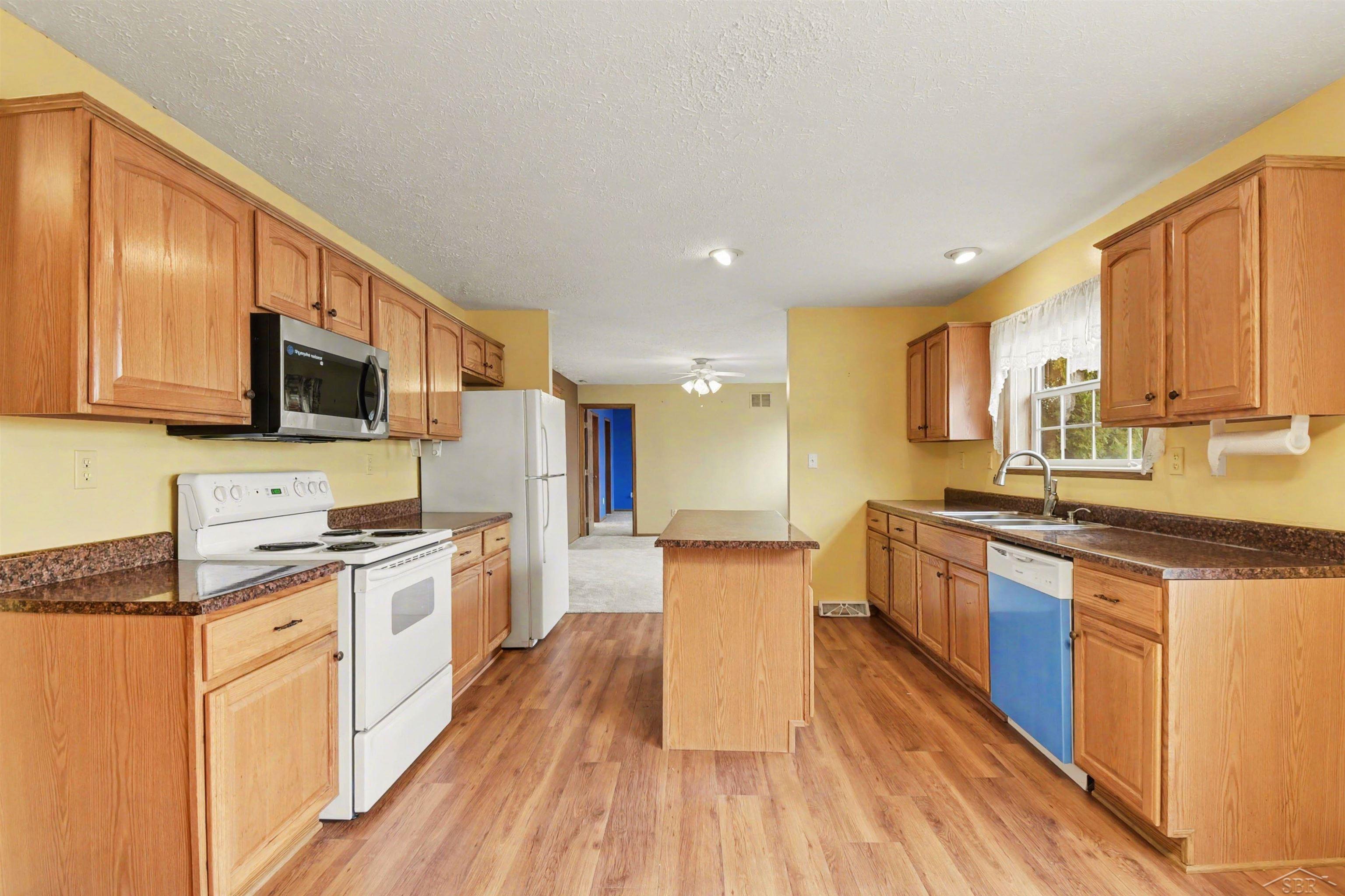 25 East Highwood Road Gladwin, MI 48624 - Photo 7 of 29