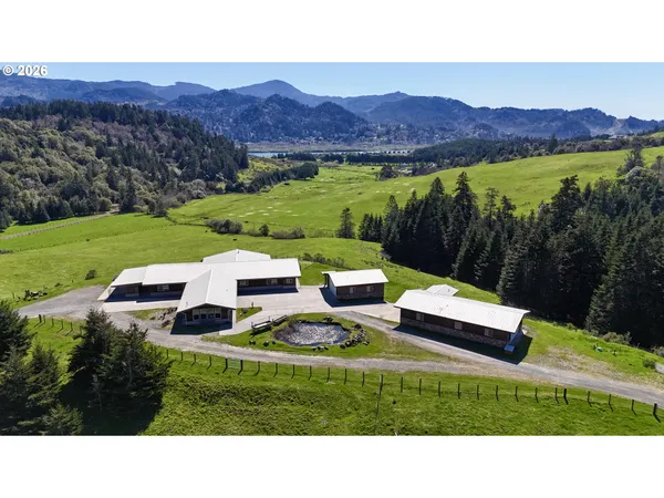 $3,200,000 | 94621 North Bank Rogue River Road, Gold Beach, OR 97444