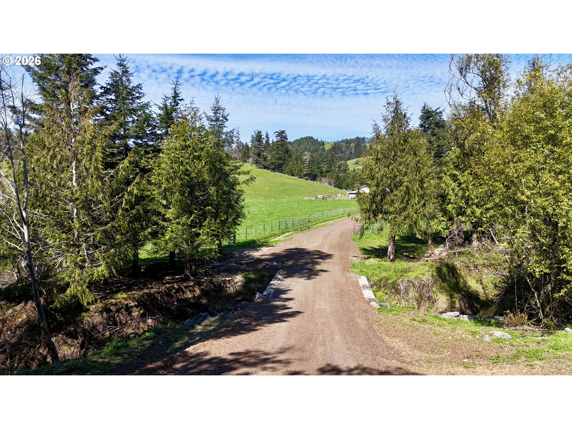 94621 North Bank Rogue River Road Gold Beach, OR 97444 - Photo 22 of 38 Driveway