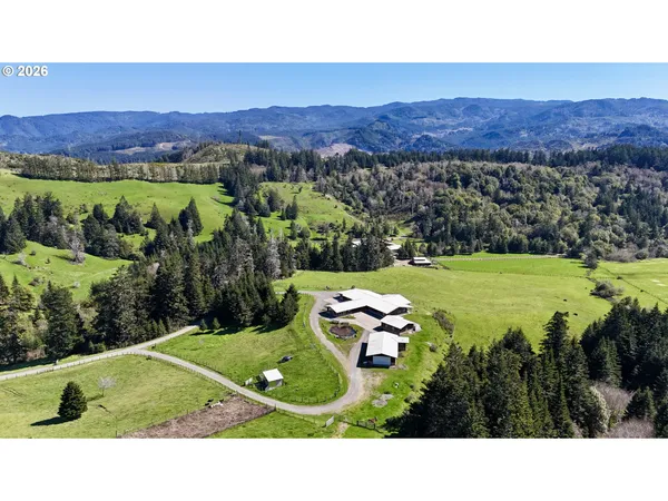 $3,200,000 | 94621 North Bank Rogue River Road, Gold Beach, OR 97444