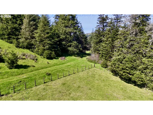 $3,200,000 | 94621 North Bank Rogue River Road, Gold Beach, OR 97444