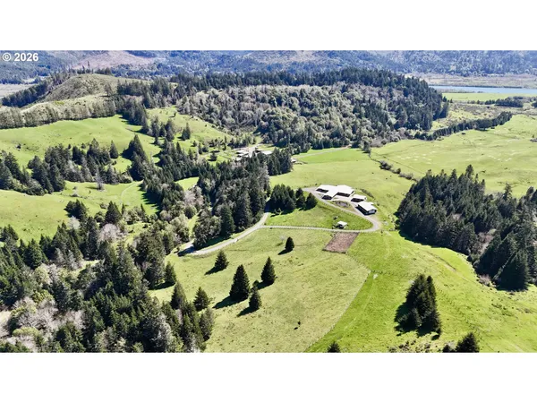 $3,200,000 | 94621 North Bank Rogue River Road, Gold Beach, OR 97444