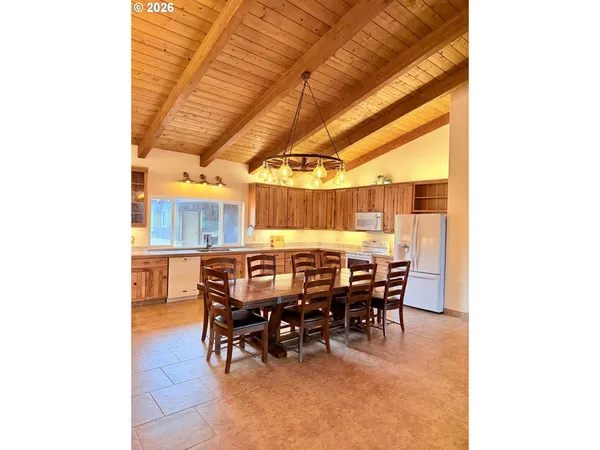 $3,200,000 | 94621 North Bank Rogue River Road, Gold Beach, OR 97444