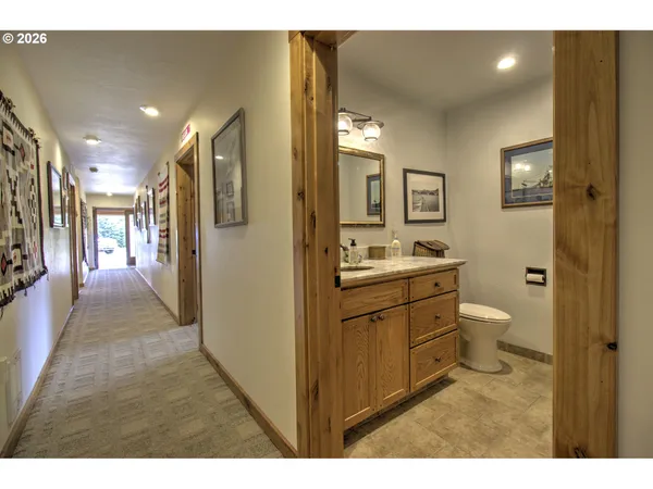 $3,200,000 | 94621 North Bank Rogue River Road, Gold Beach, OR 97444