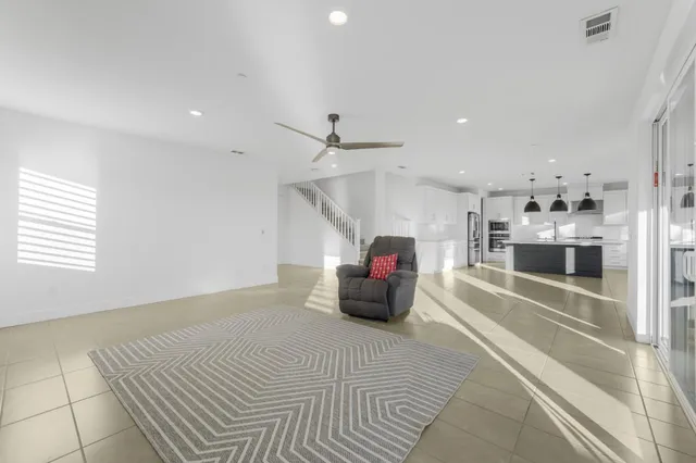 an empty room with windows and pillars in it