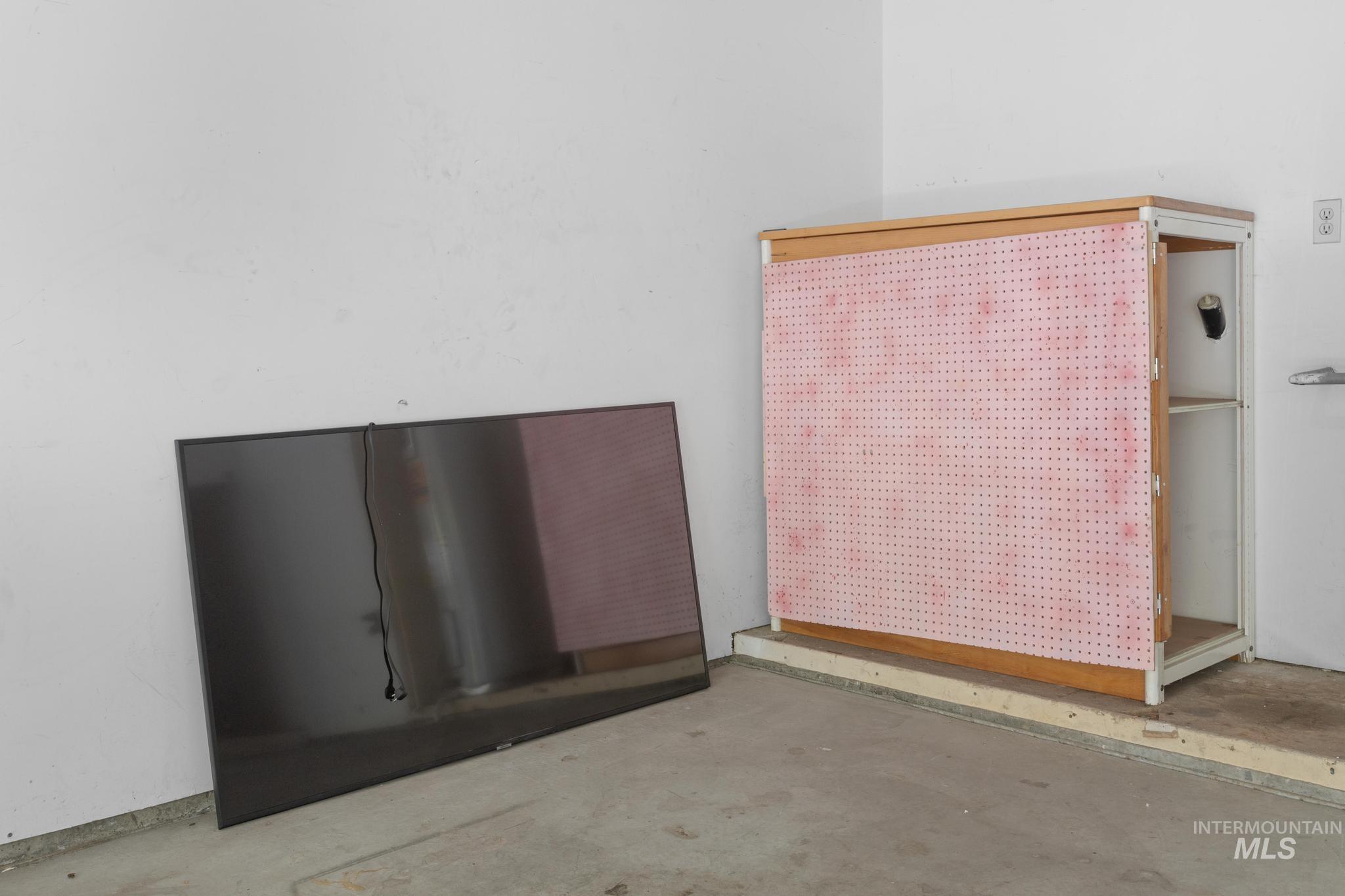 5271 West Morris Hill Road Boise, ID 83706 - Photo 28 of 32 Detailed view of concrete floors