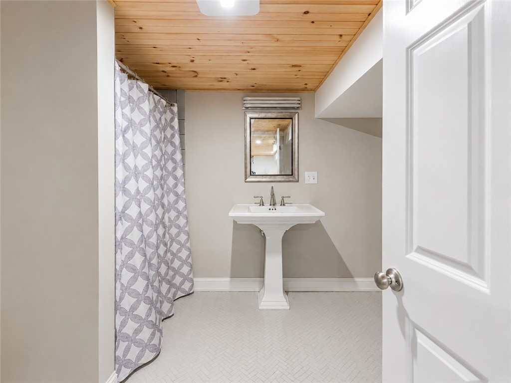 5 Interlocken Road East Providence, RI 02914 - Photo 29 of 43