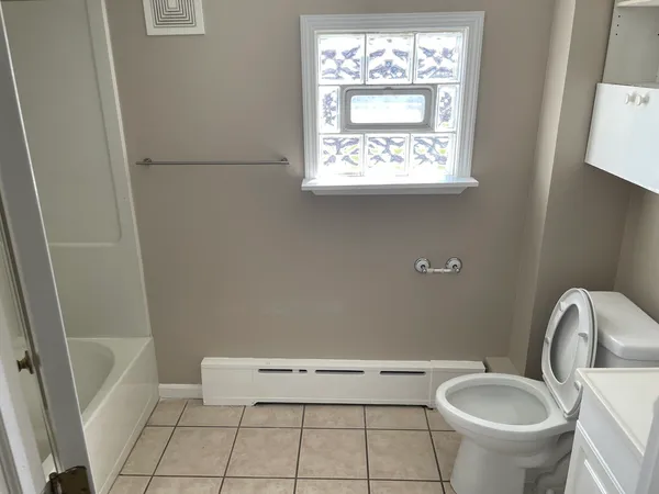 $3,200 | 714 Broadway Avenue, Melrose Park, IL 60160