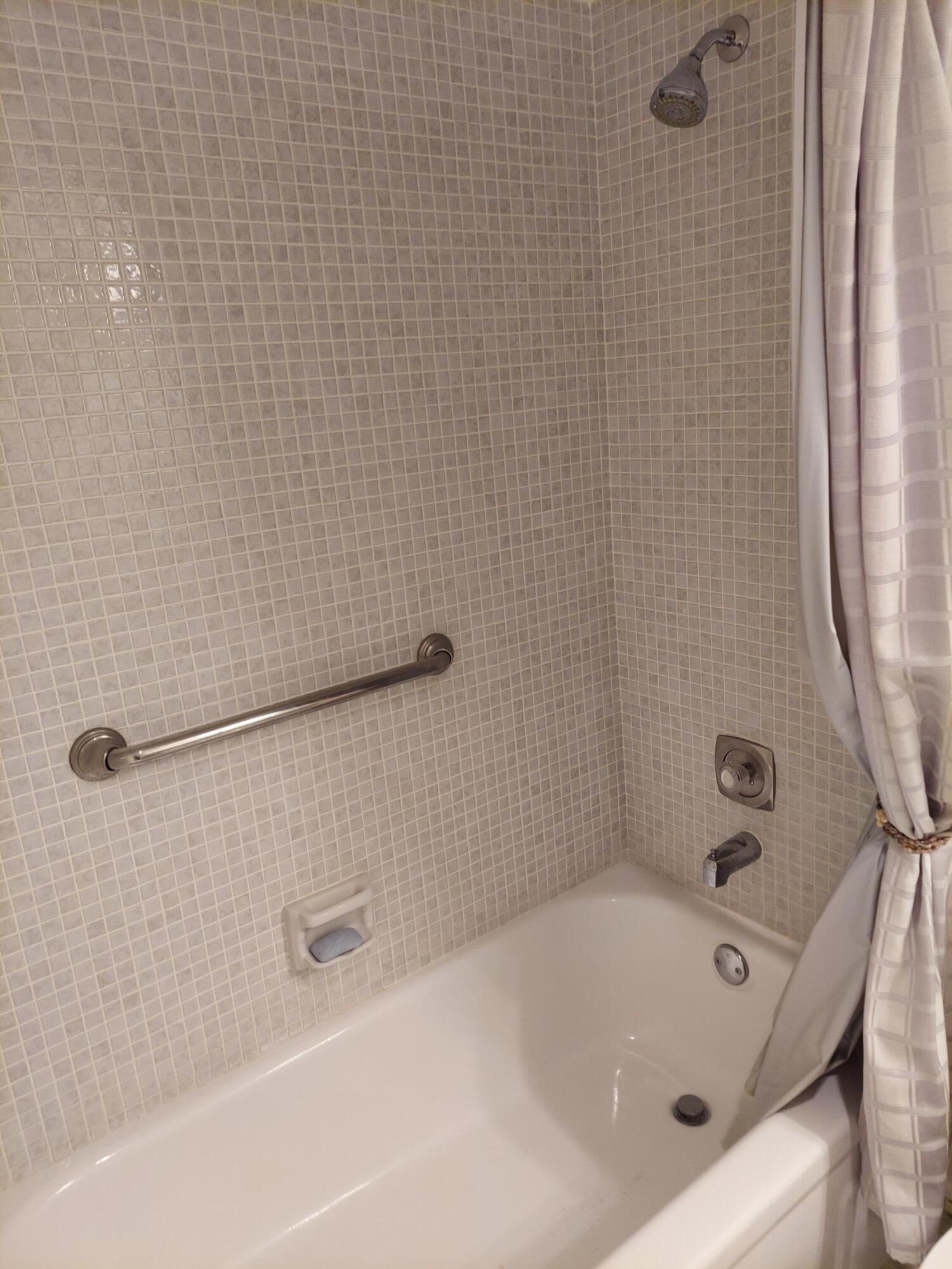 1016 Rexford Drive, Unit 1016 Boca Raton, FL 33434 - Photo 18 of 22 Bathroom 2 View 3