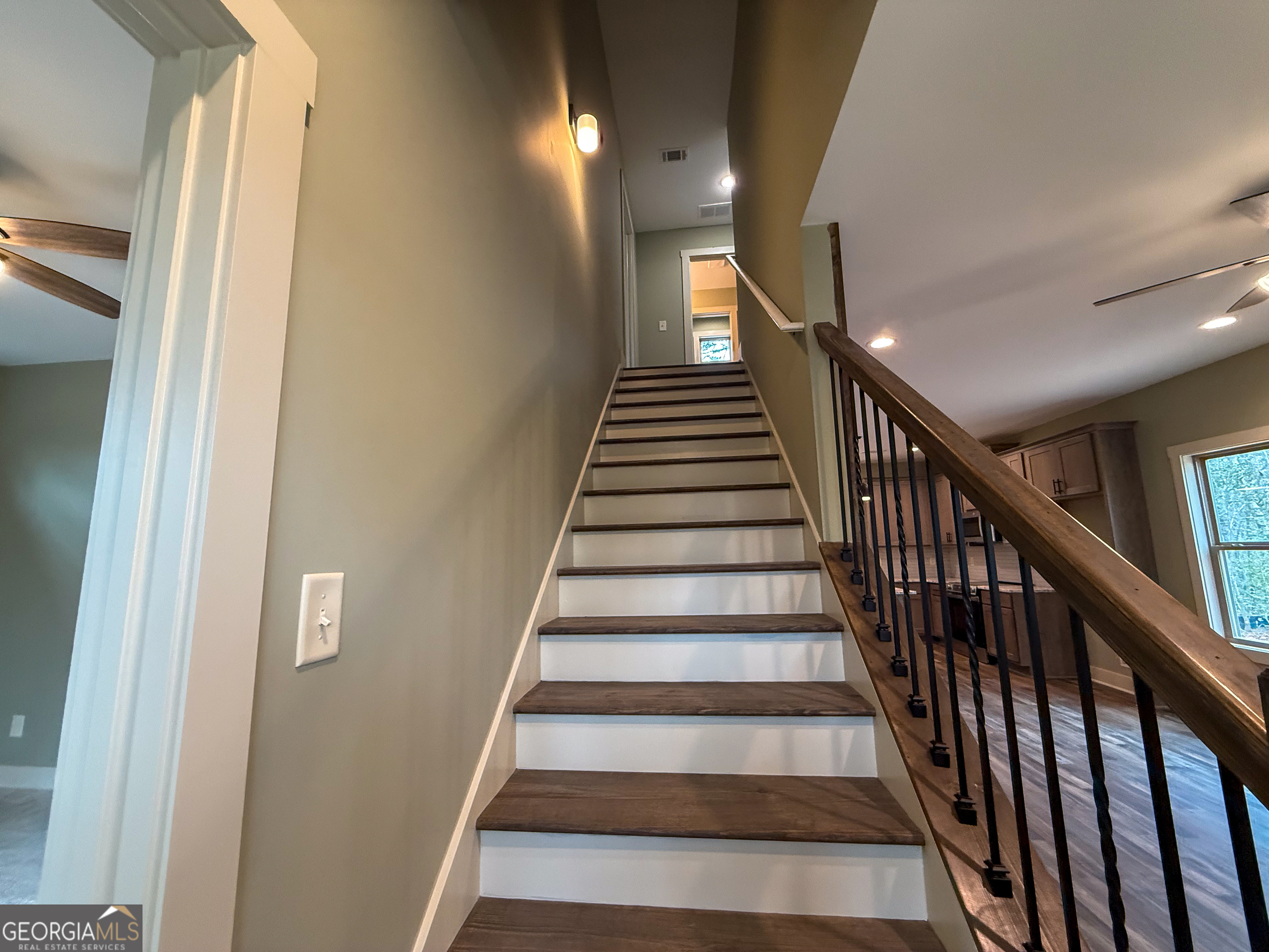 18 Creek Bend Point Cleveland, GA 30528 - Photo 9 of 37 a view of entryway