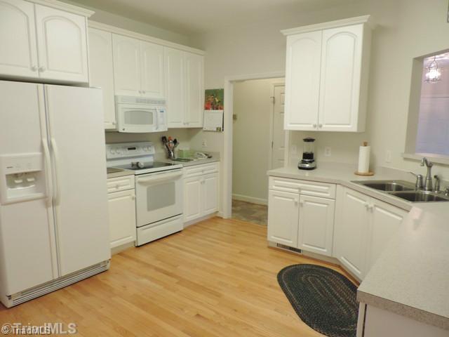 2358 Topaz Lane High Point, NC 27265 - Photo 7 of 16 Kitchen.