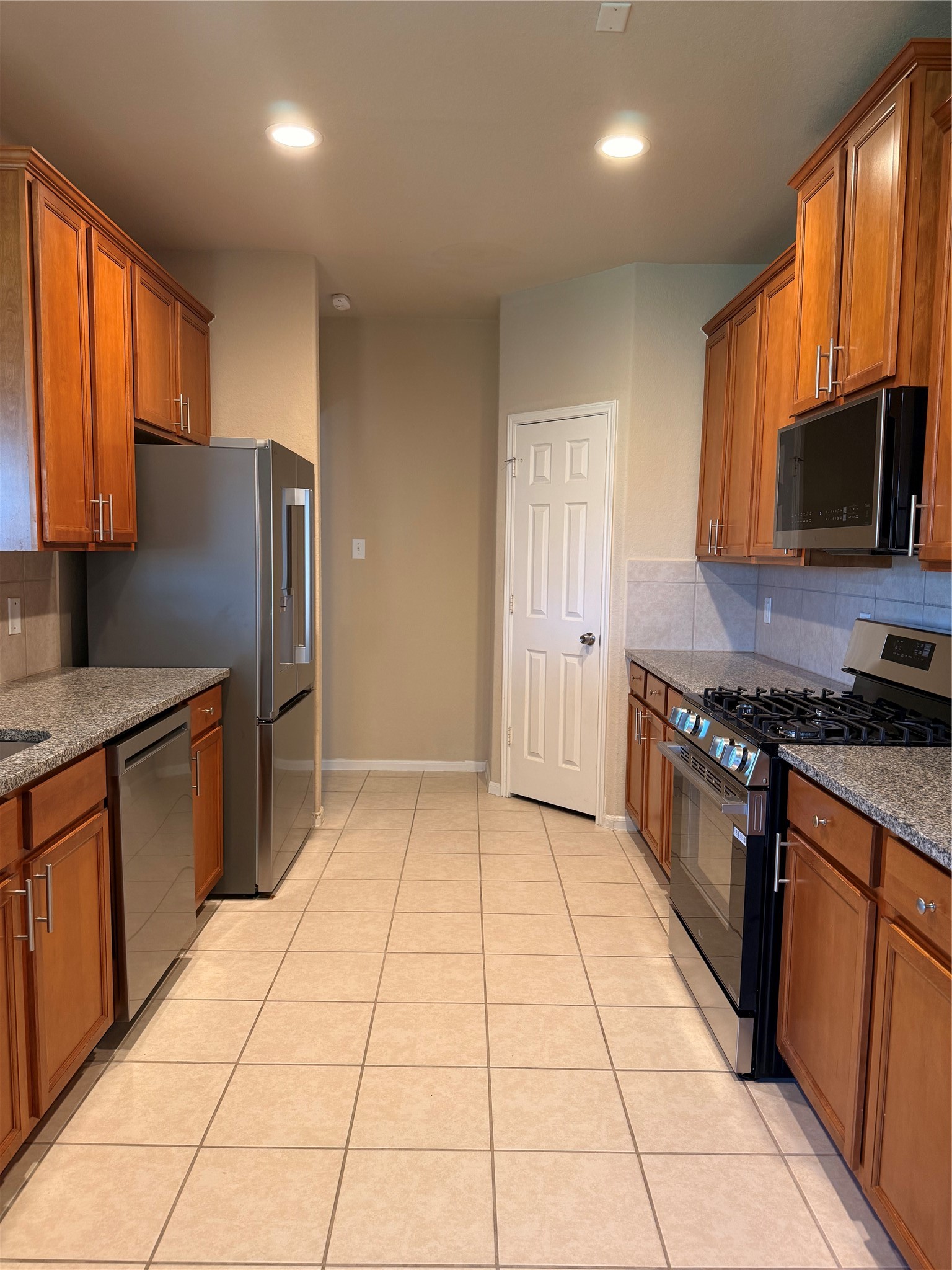9906 Bronze Mill Lane Rosharon, TX 77583 - Photo 3 of 27