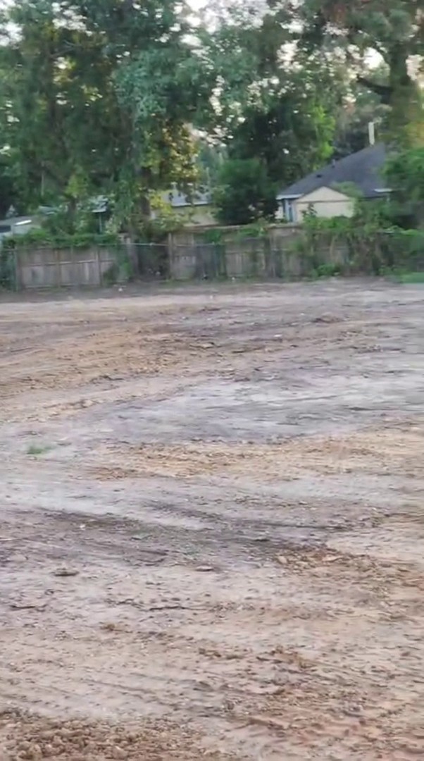 6110 Tidwell Road Houston, TX 77016 - Photo 2 of 5 a view of a lake view