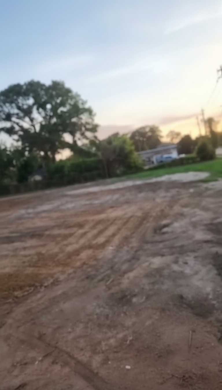 6110 Tidwell Road Houston, TX 77016 - Photo 4 of 5 a view of an outdoor space with mountain view