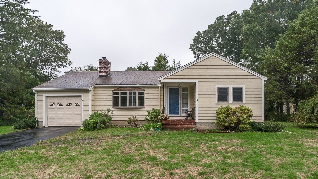 4 Cedarview Road Ipswich, MA 01938 - Photo 5 of 20 a front view of a house with garden