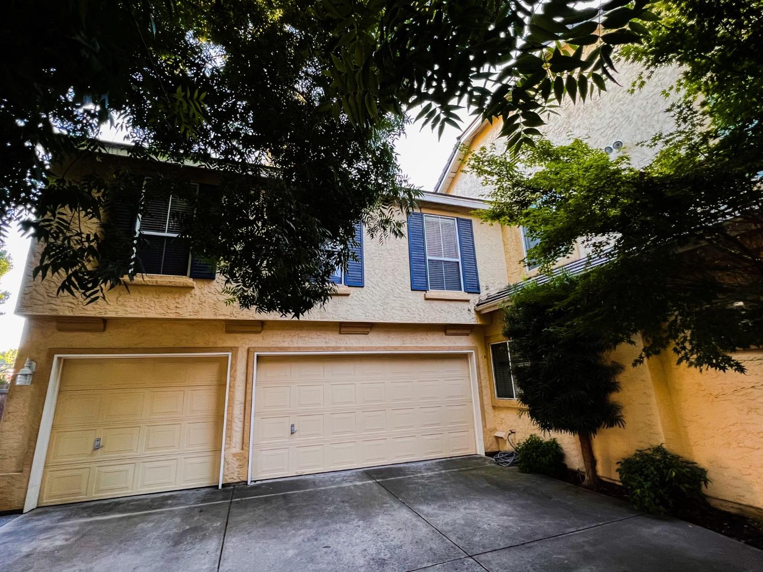 1230 Minarets Avenue Clovis, CA 93611 - Photo 3 of 19 a view of a house with a outdoor space