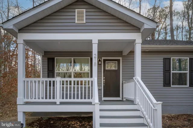 $303,000 | 218 Shorewood Drive, Colonial Beach, VA 22443