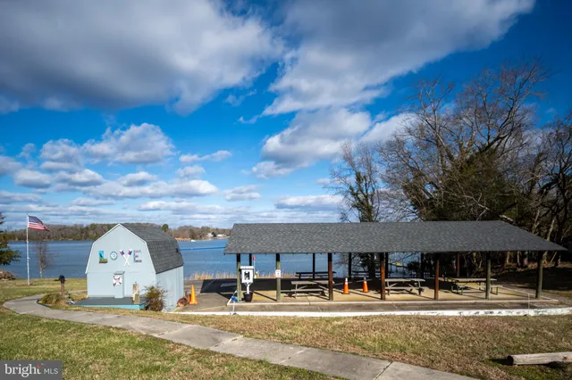 $303,000 | 218 Shorewood Drive, Colonial Beach, VA 22443