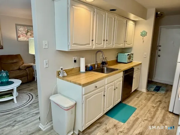 $260,000 | 4 Arlington Court, Unit 4, Brookfield, CT 06804