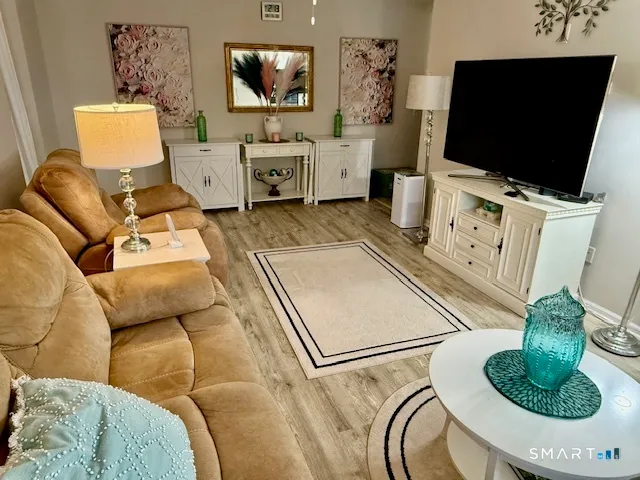 $260,000 | 4 Arlington Court, Unit 4, Brookfield, CT 06804