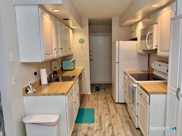 $260,000 | 4 Arlington Court, Unit 4, Brookfield, CT 06804