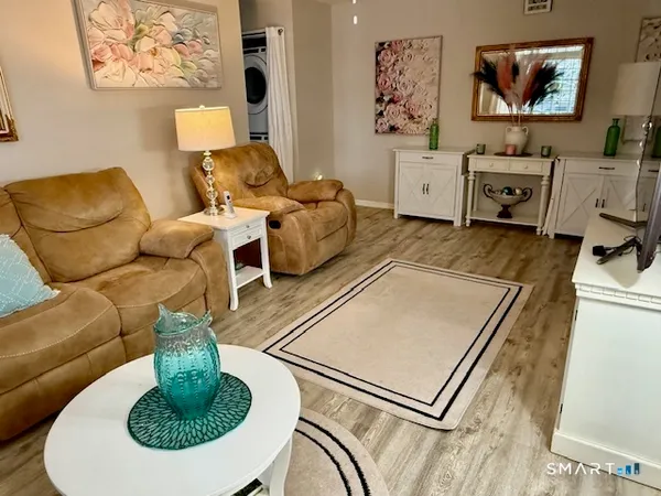 $260,000 | 4 Arlington Court, Unit 4, Brookfield, CT 06804