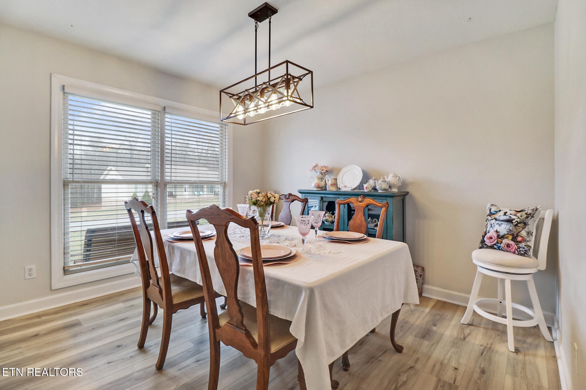 93 Tower Way Allardt, TN 38504 - Photo 19 of 40 a dining room with furniture a chandelier and wooden floor