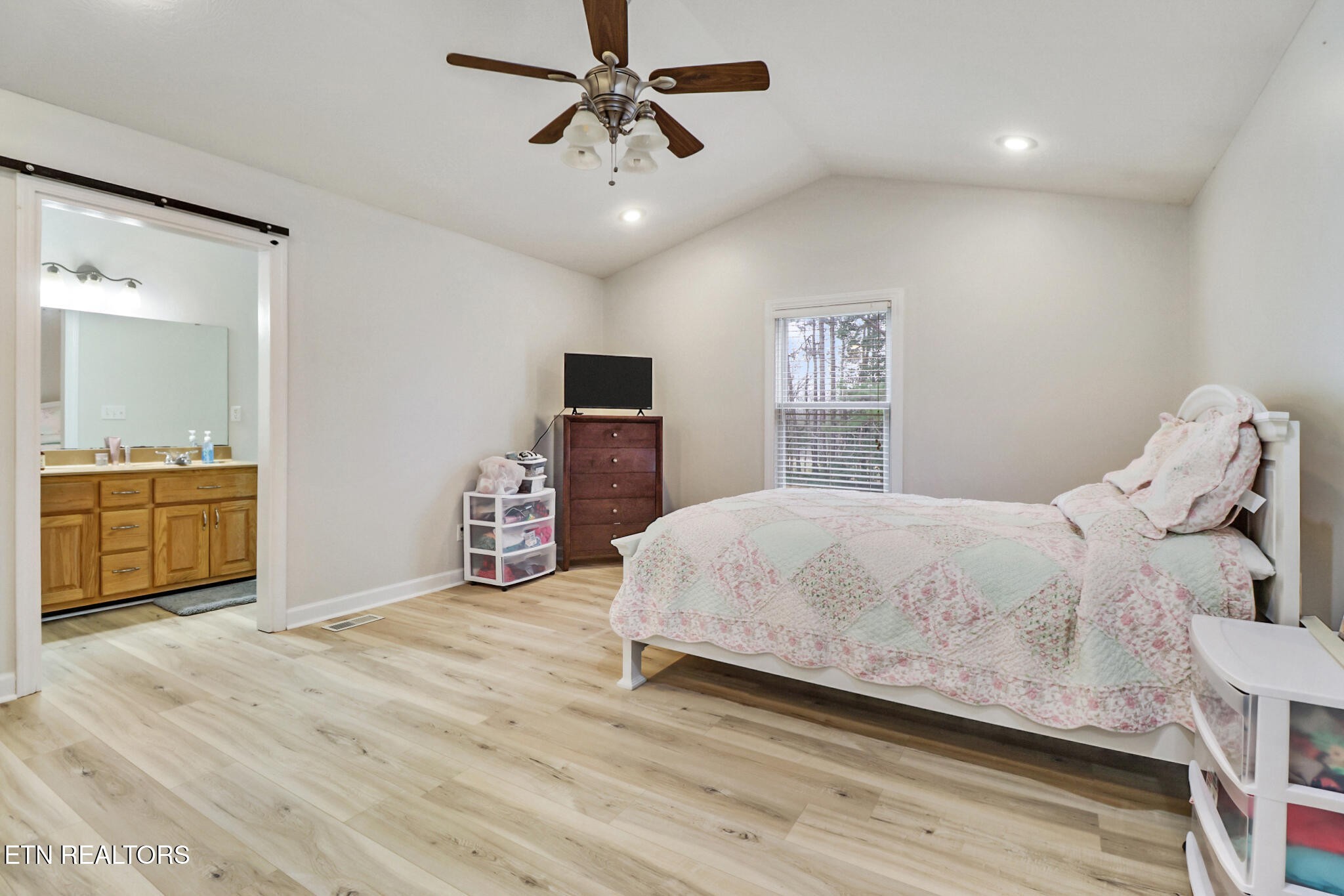 93 Tower Way Allardt, TN 38504 - Photo 24 of 40 a bedroom with a bed and a television