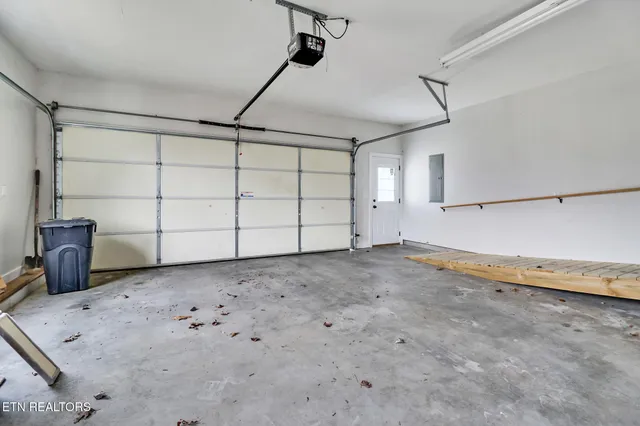 $319,900 | 93 Tower Way, Allardt, TN 38504